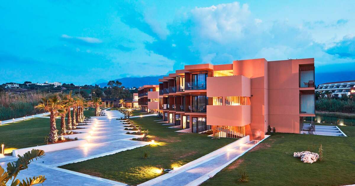 Een foto van de buitenkant van Kimpton La Mer Resort & Spa