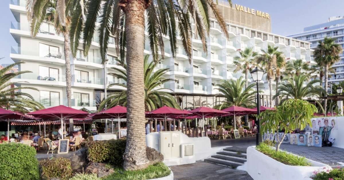 Een foto van de buitenkant van Hotel Valle Mar