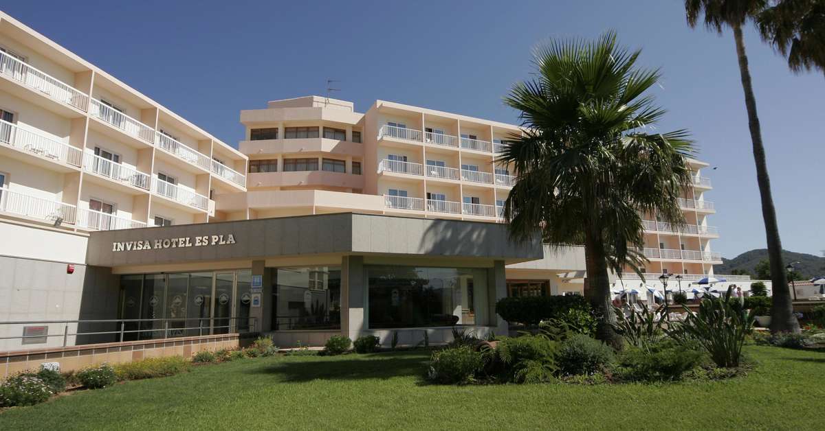 Een foto van de buitenkant van Invisa Hotel Es Pla
