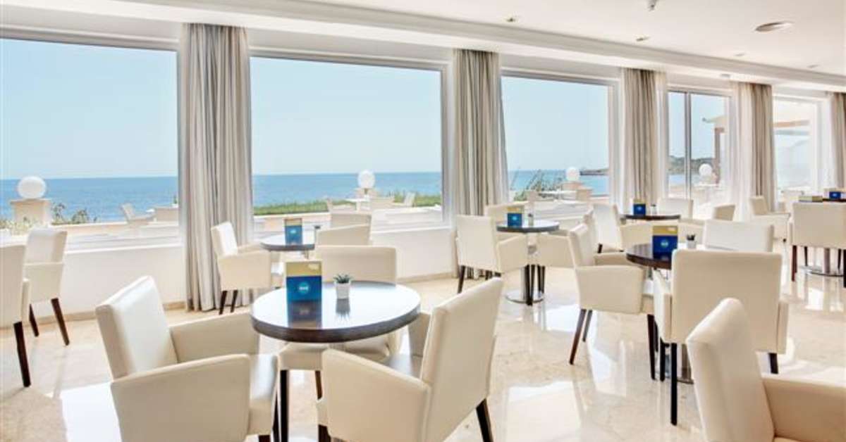Een foto van het interieur van Grupotel Aguait Resort & Spa