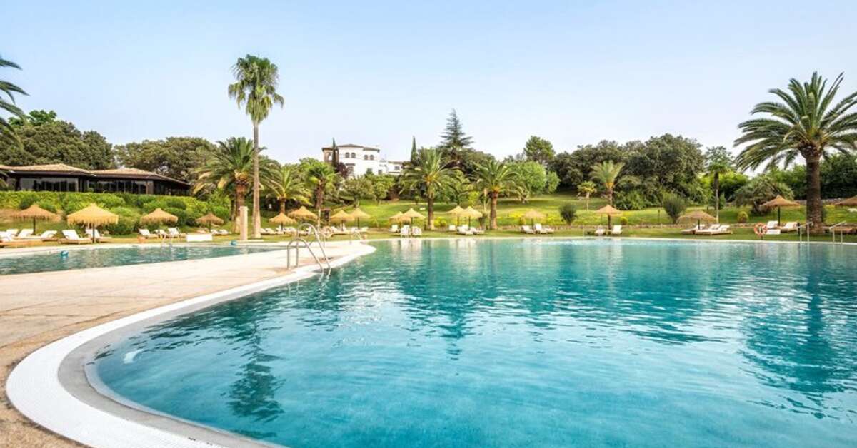 Een foto van het zwembad bij La Bobadilla a Royal Hideaway Hotel