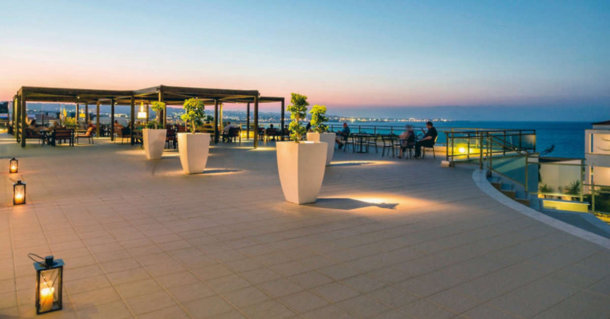 Een foto van het terras bij Kresten Royal Euphoria Resort