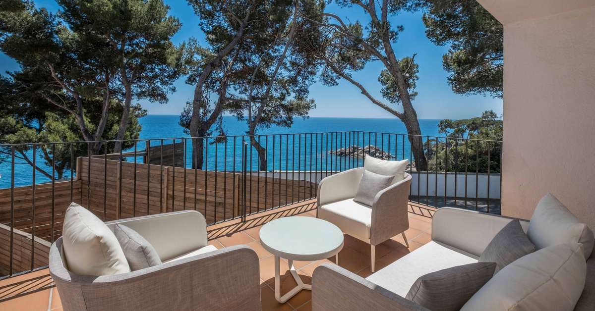 Een foto van het terras bij Silken Park Hotel San Jorge