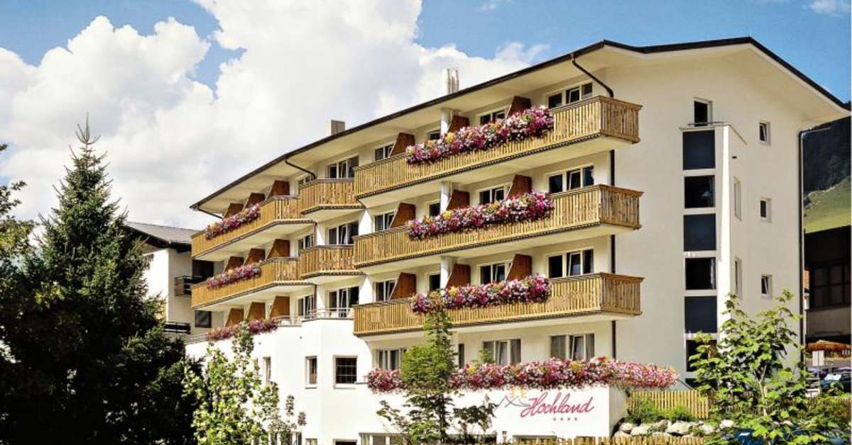 Een foto van de buitenkant van Hotel Hochland