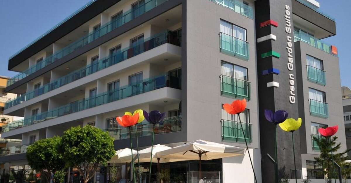 Een foto van de buitenkant van Green Garden Suites