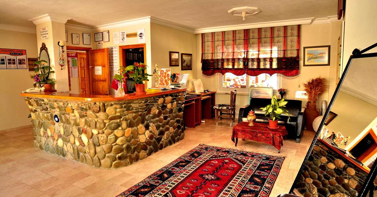 Een foto van het interieur van Basar Hotel