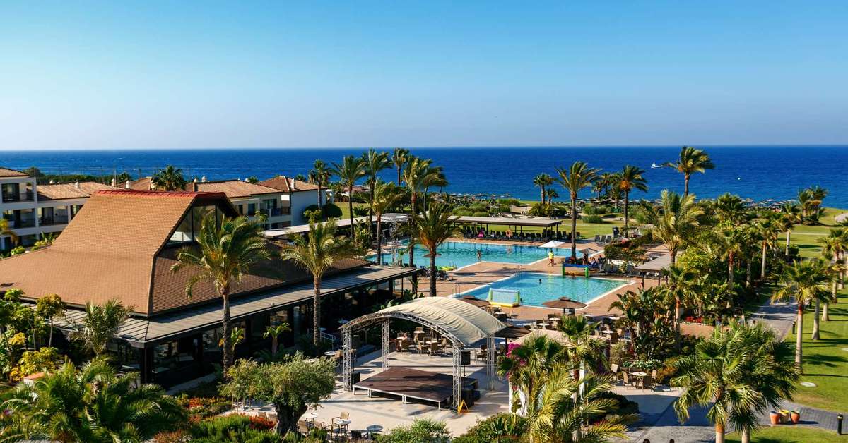 Een foto van het zwembad bij Impressive Playa Granada Golf