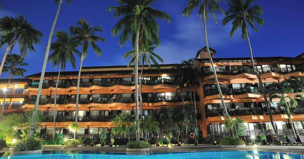 Een foto van het zwembad bij Courtyard Phuket Patong Beach Resort