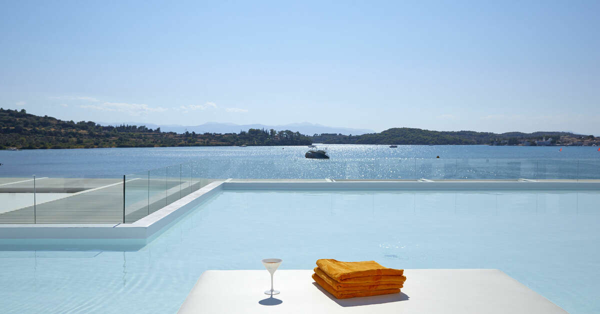 Een foto van het zwembad bij Nikki Beach Resort & Spa Porto Heli