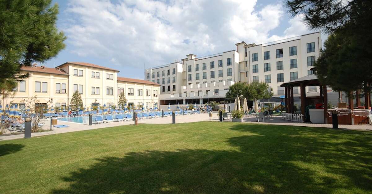 Een foto van de buitenkant van Club Hotel Dante