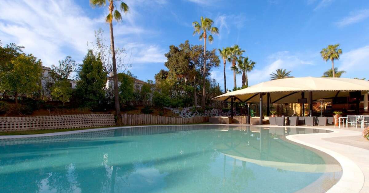 Een foto van het zwembad bij Senator Banus Spa Hotel