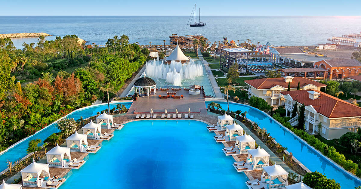 Een foto van het zwembad bij Mardan Palace