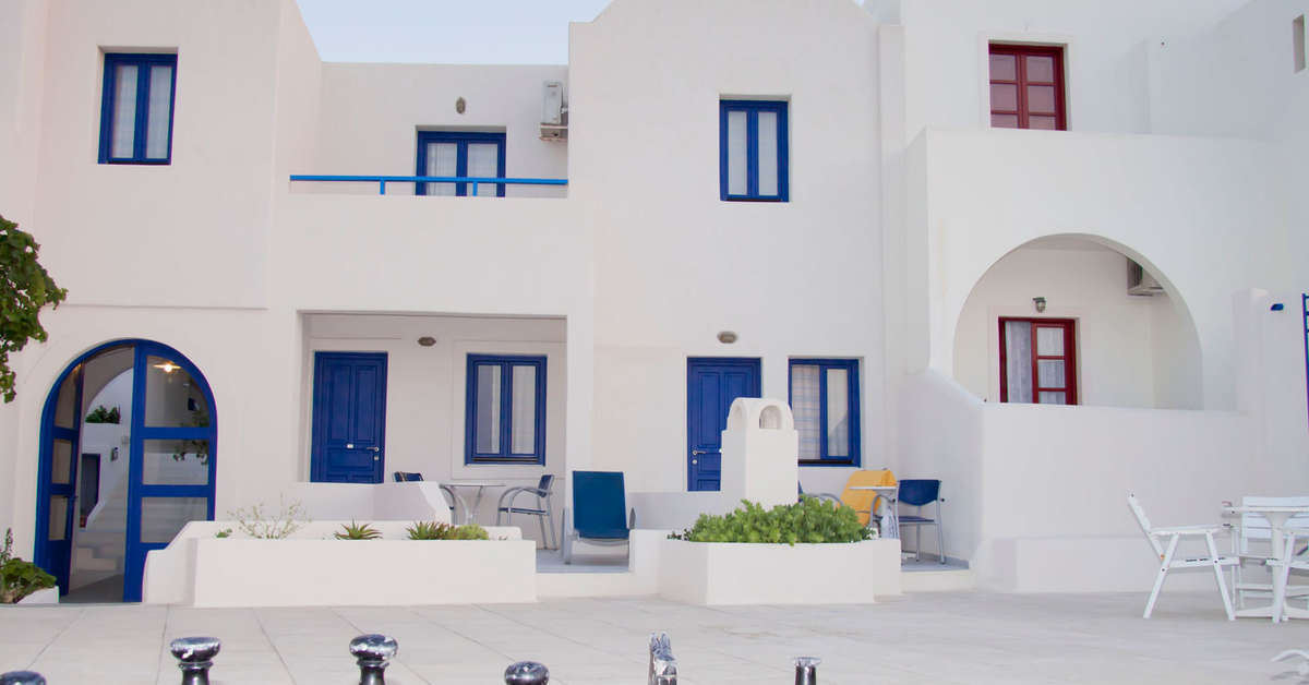 Een foto van de buitenkant van Olympic Villas