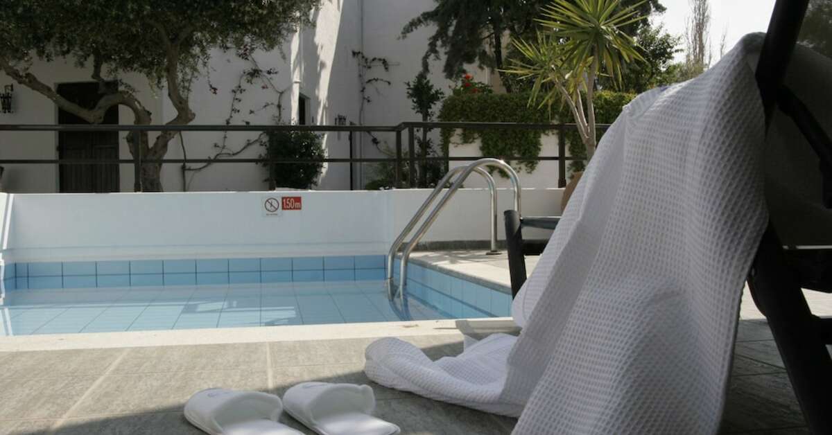 Een foto van het zwembad bij Hersonissos Maris
