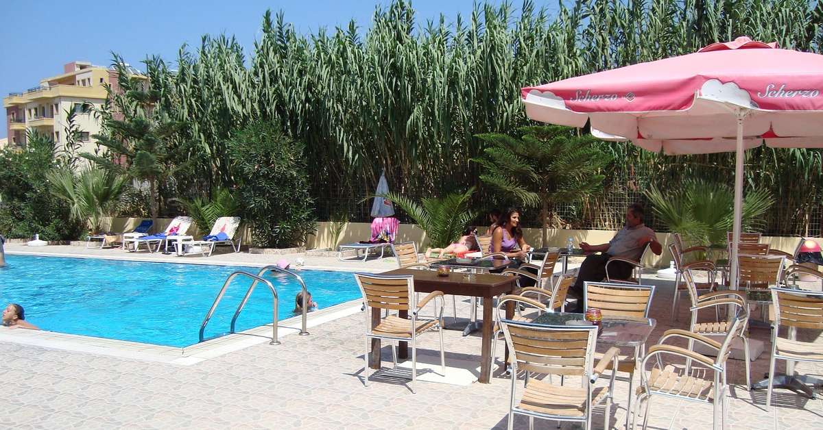 Ein Foto vom Pool im Hotel Eleni Palace