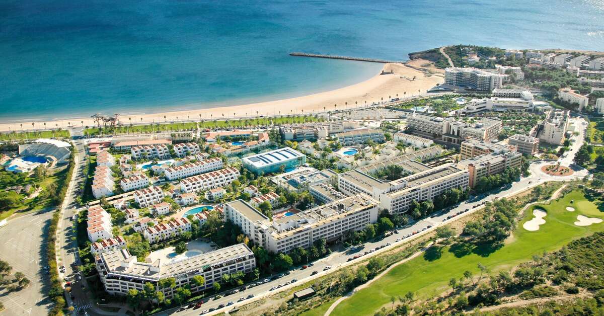 Een foto van de buitenkant van Hotel Estival Park Resort