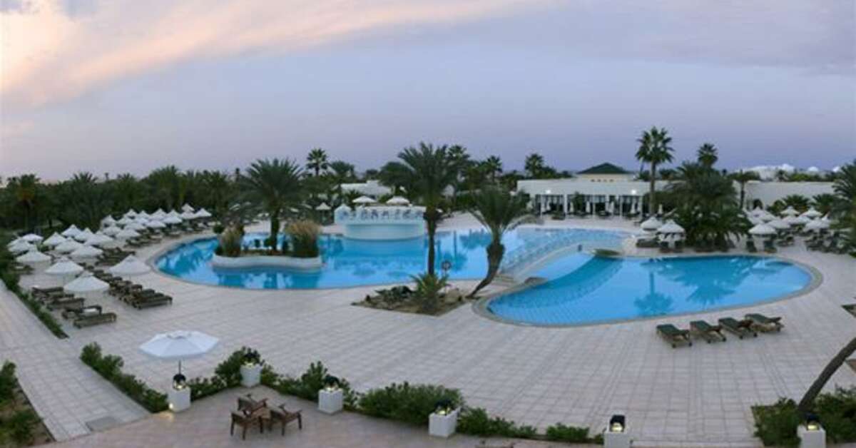 Een foto van het zwembad bij Yadis Djerba Golf Thalasso & Spa