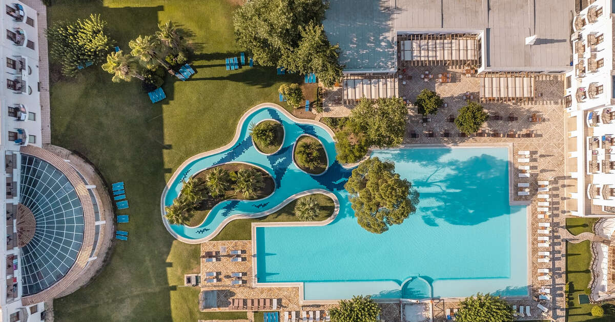 Een foto van het zwembad bij Mitsis Galini Wellness Spa & Resort