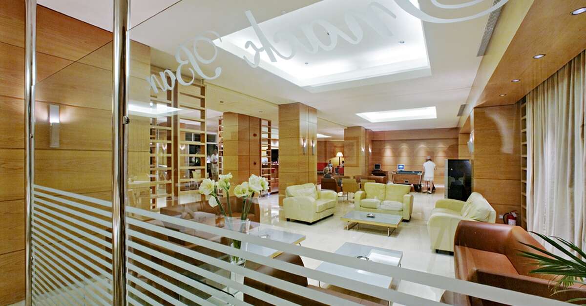 Een foto van het interieur van Athineon