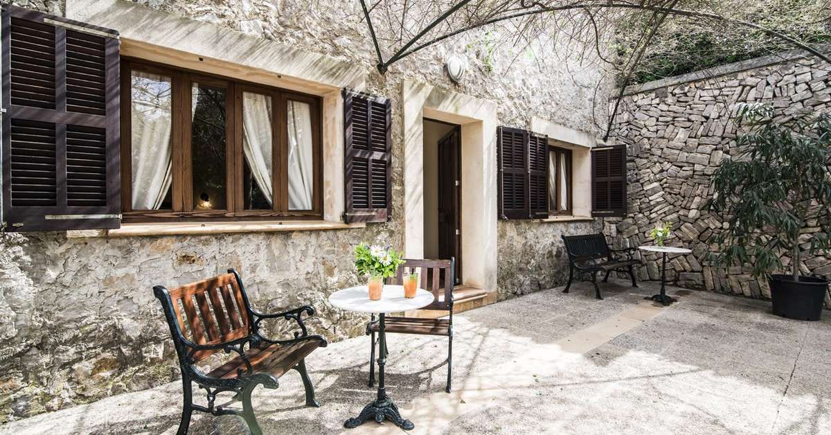 Een foto van het terras bij Aumallia Hotel & Spa