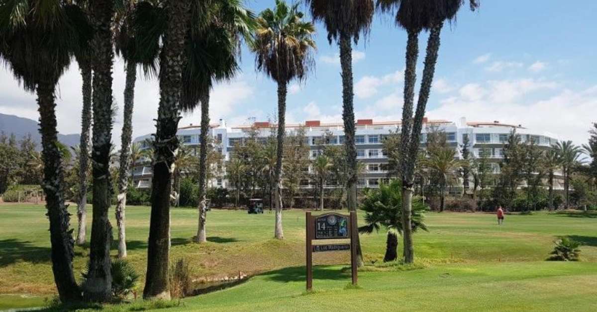 Ein Foto von der Außenansicht des Gara Suites Golf & Spa