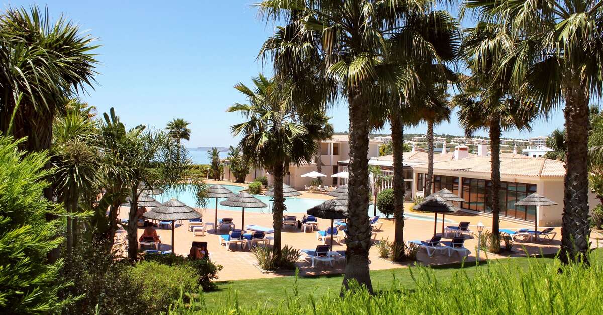 Een foto van het zwembad bij Clube Porto Mos