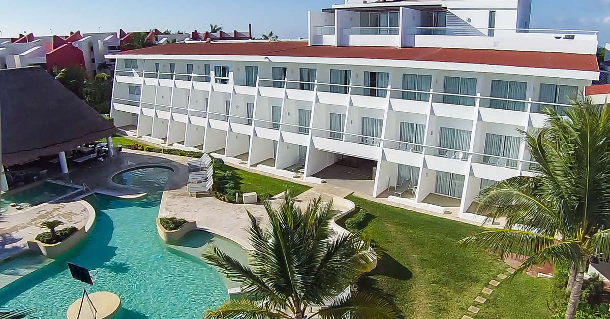 Een foto van het zwembad bij Cancun Bay Resort