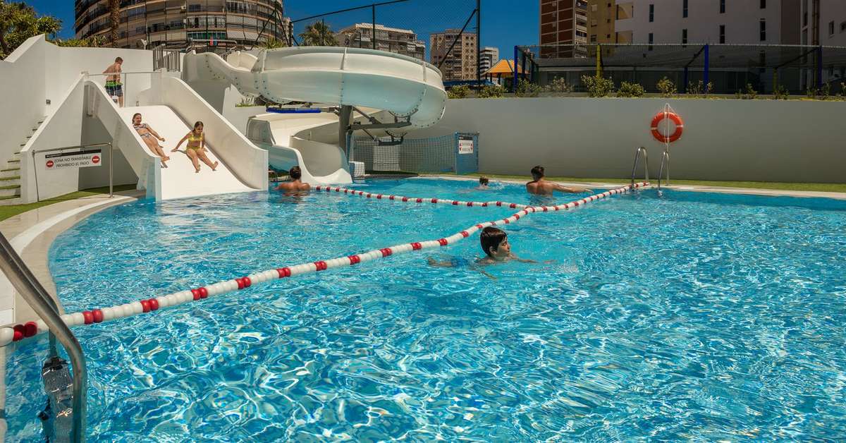 Een foto van het zwembad bij RH Princesa Benidorm