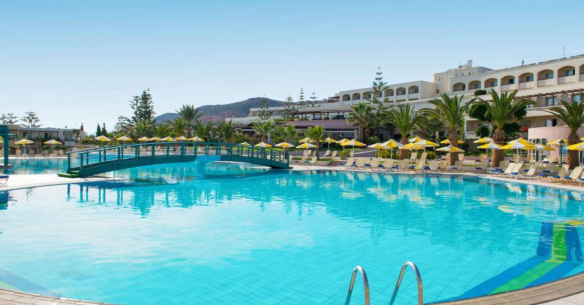 Een foto van het zwembad bij Iberostar Creta Marine