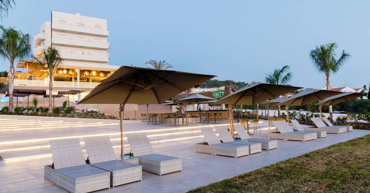 Een foto van het terras bij Cavo Zoe Seaside Hotel