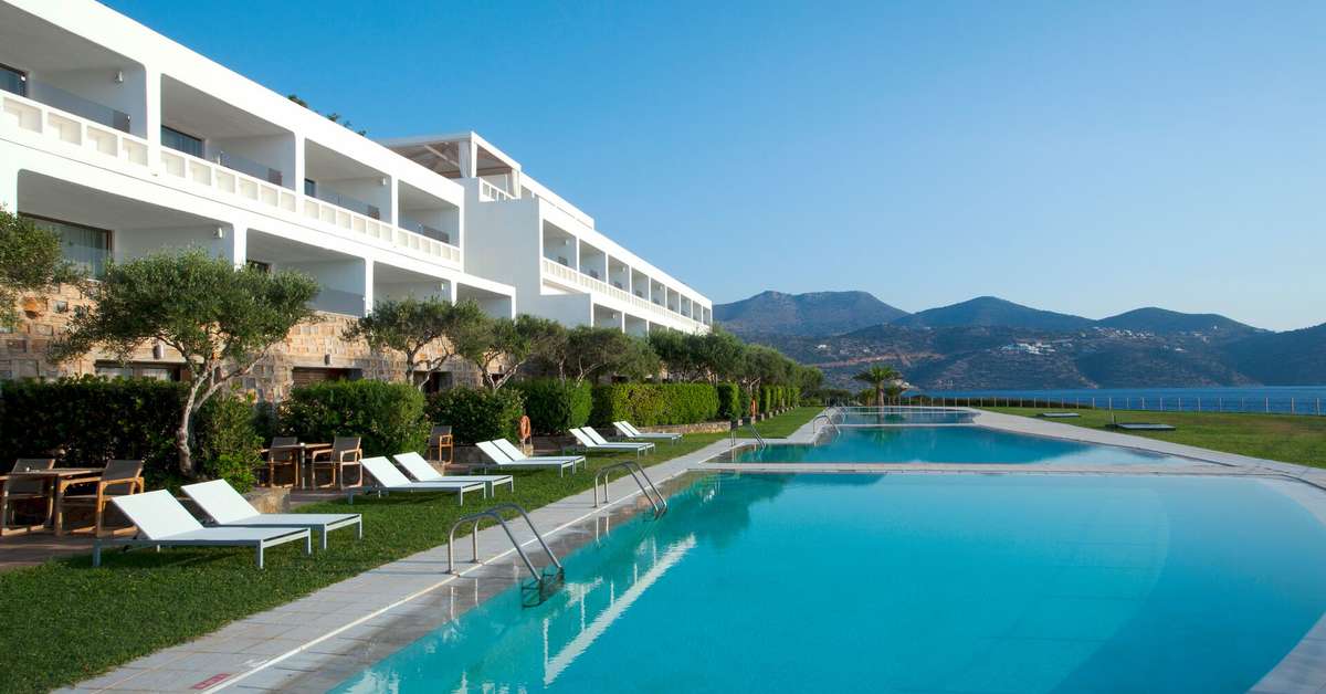 Een foto van het zwembad bij Minos Palace Hotel & Suites