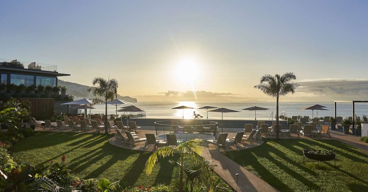 Ein Foto von der Terrasse im Les Suites at The Cliff Bay