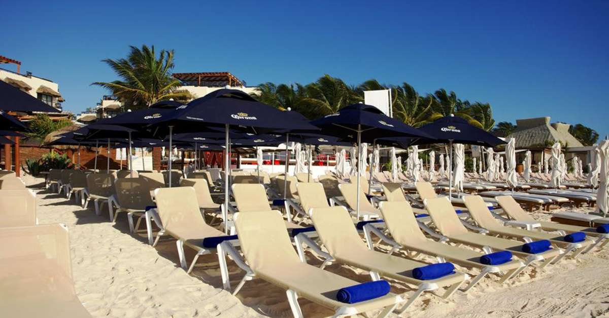Een foto van het strand bij Tukan Hotel Playa del Carmen