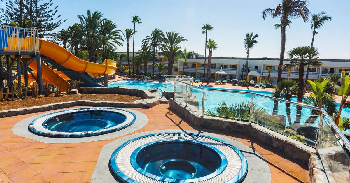 Een foto van het zwembad bij Abora Interclub Atlantic by Lopesan