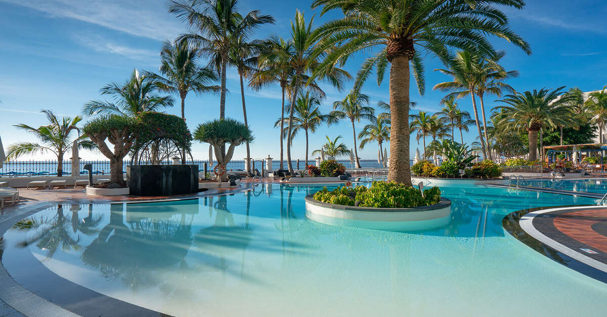 Een foto van het zwembad bij Plus Fariones Suite Hotel