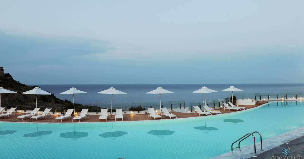 Een foto van het zwembad bij Apostolata Island Resort & Spa