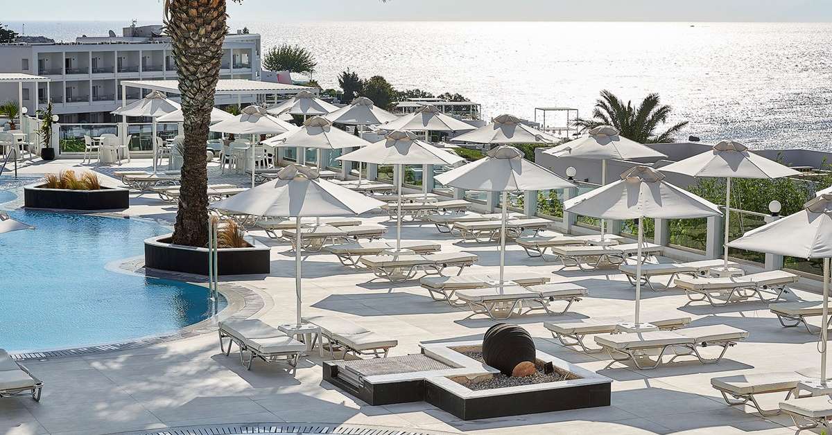 Een foto van het zwembad bij Dimitra Beach Hotel & Suites