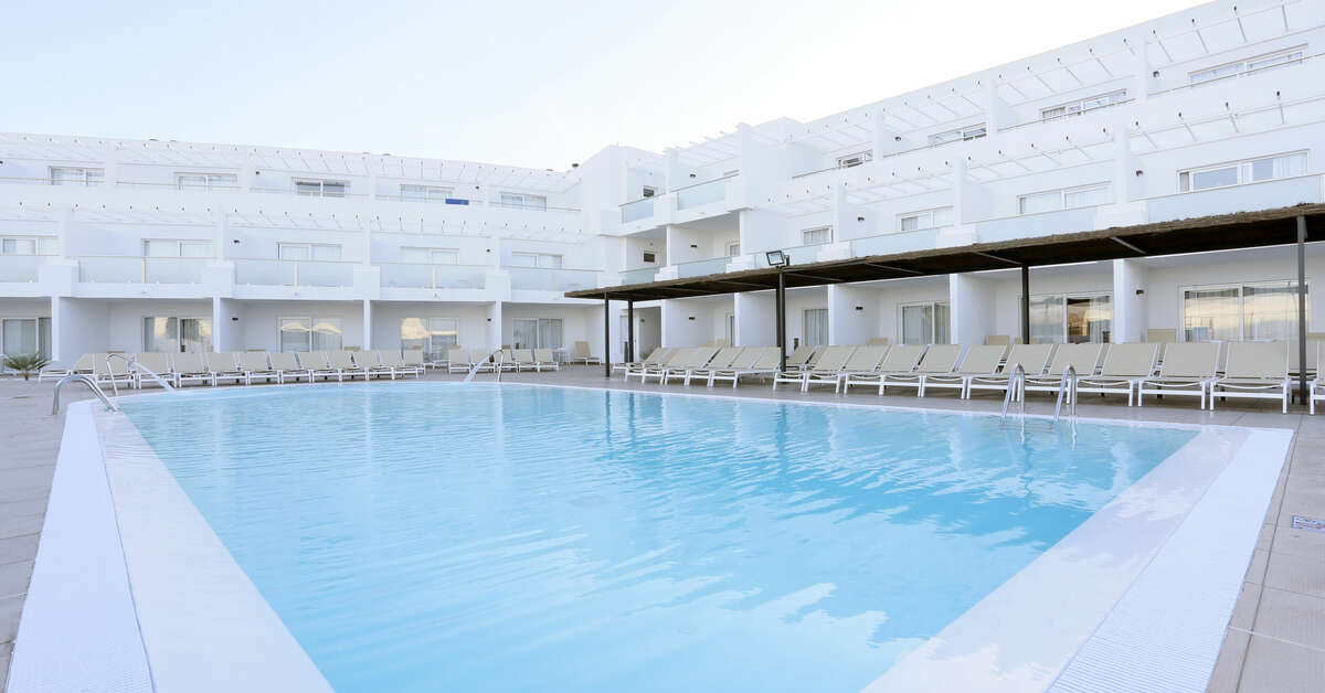Een foto van het zwembad bij Sentido Aequora Lanzarote Suites