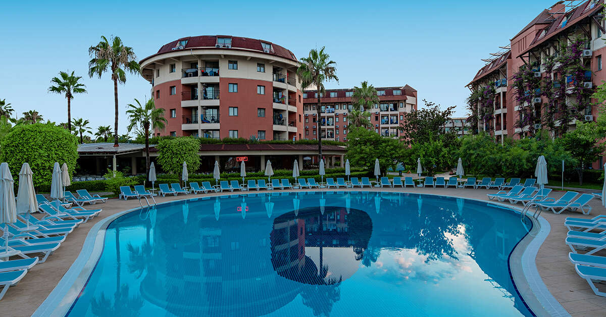 Een foto van het zwembad bij Palmeras Beach Hotel