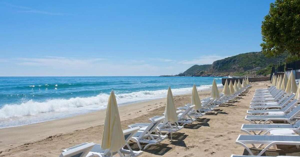 Ein Foto vom Strand beim Floria Beach Hotel