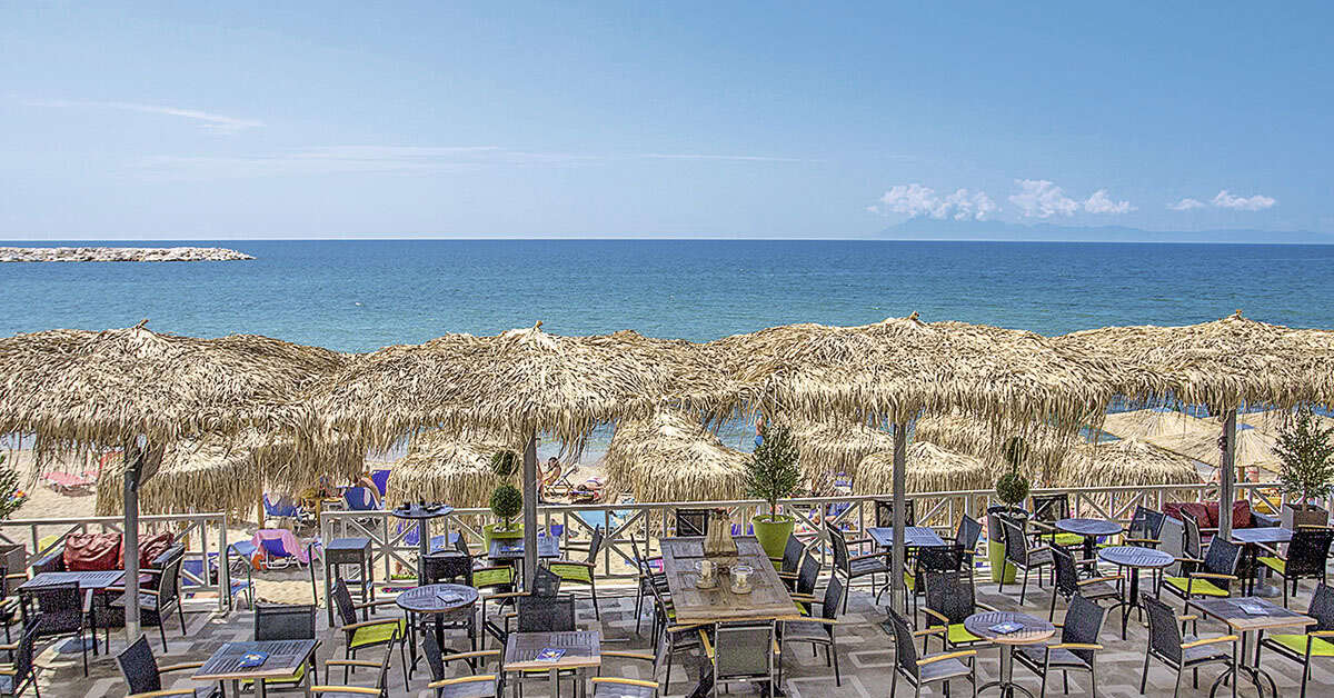 Een foto van het terras bij Hotel Thalassies
