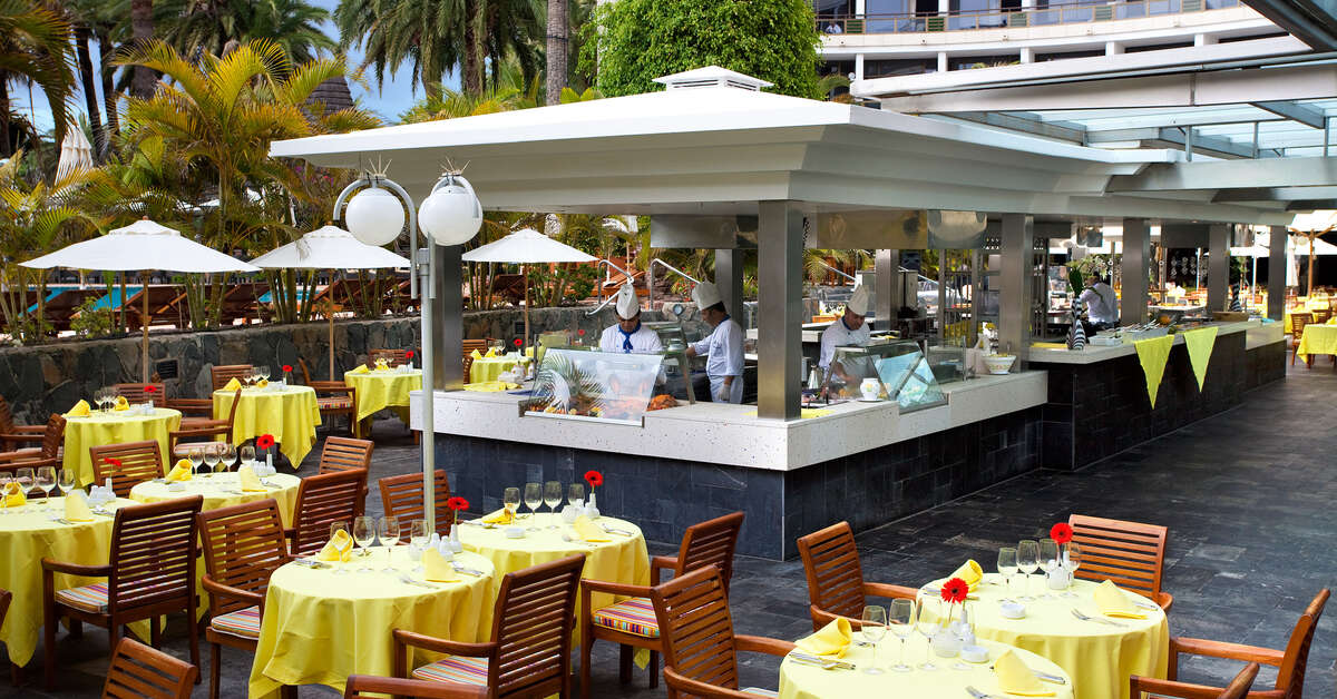 Een foto van het terras bij Seaside Palm Beach