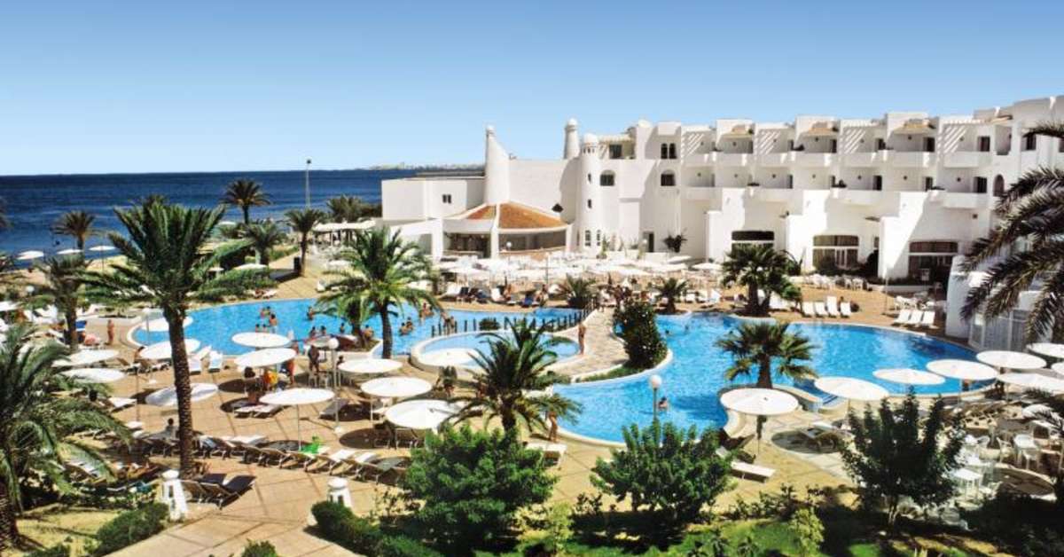 Een foto van het zwembad bij El Mouradi Skanes Beach