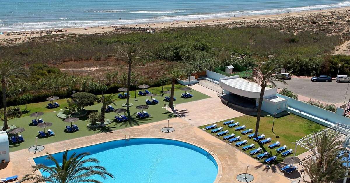 Een foto van het zwembad bij Hotel Playas de Guardamar
