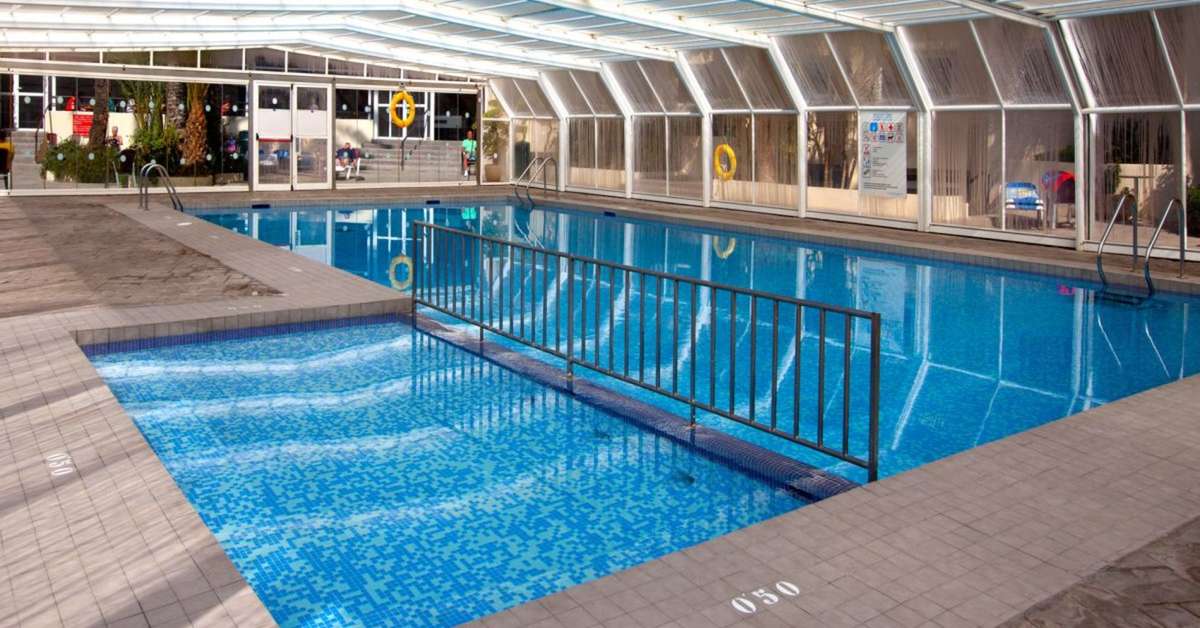 Een foto van het zwembad bij Ambassador Playa I