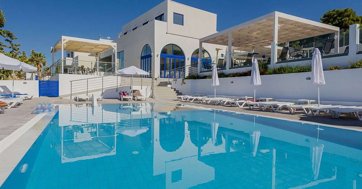 Een foto van het zwembad bij Eagles Nest Hotel