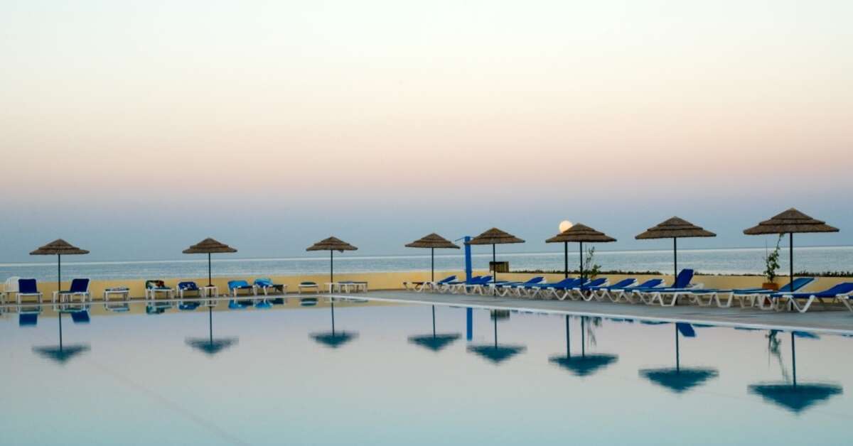 Een foto van het zwembad bij Eden Roc Resort Hotel