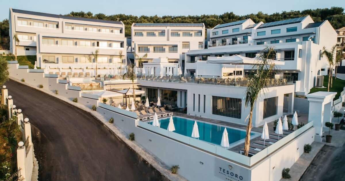 Een foto van de buitenkant van Tesoro Hotel