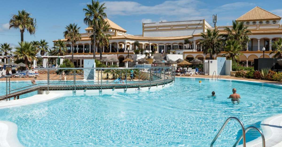 Een foto van het zwembad bij Aldiana Andalusien