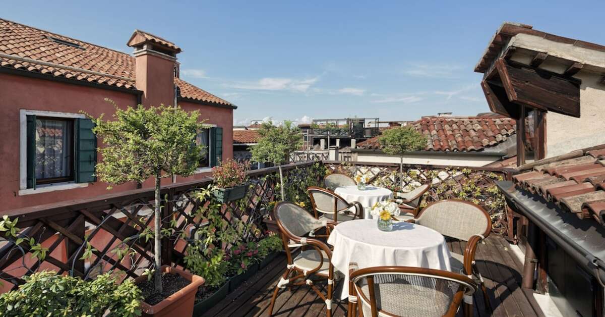 Een foto van het terras bij Antica Locanda Al Gambero